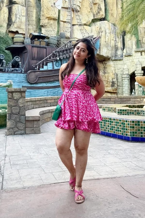 Tv Actress Lahari Enjoying At Wonder Park with family PHotos3