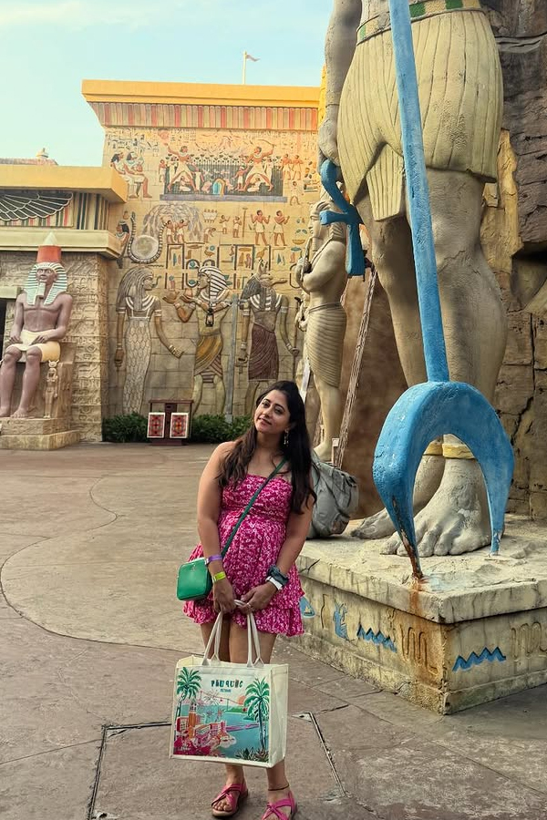 Tv Actress Lahari Enjoying At Wonder Park with family PHotos6