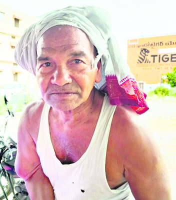 నేత.. కష్టాల కలబోత2