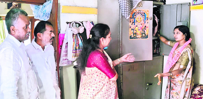 బీఆర్‌ఎస్‌ అభ్యర్థులను టార్గెట్‌ చేస్తున్న ఎమ్మెల్యే1