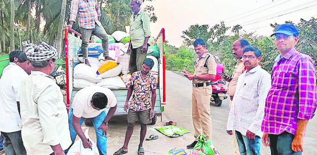 రేషన్‌ బియ్యం స్వాధీనం 1