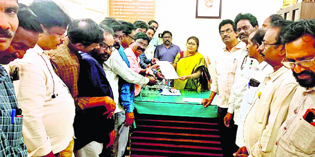 మూడు బార్ల కేటాయింపు 
1