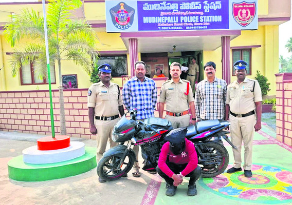 రూ.4.94 లక్షల విలువైన పీడీఎస్‌ రైస్‌ పట్టివేత 
1