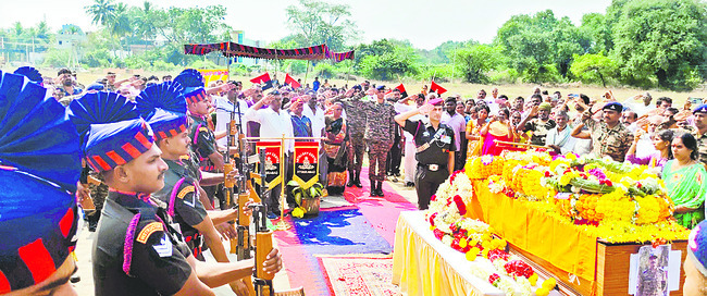 ఆర్మీ అధికారి అంత్యక్రియలు 3