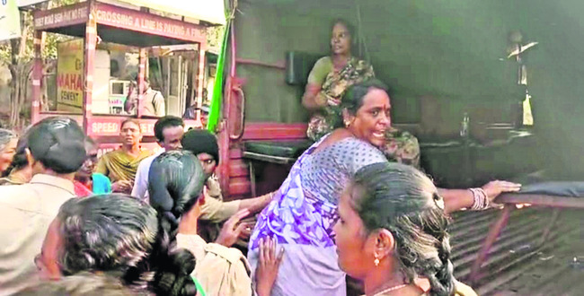 దళిత భూముల్లో పెట్రోల్‌ బంకా?1