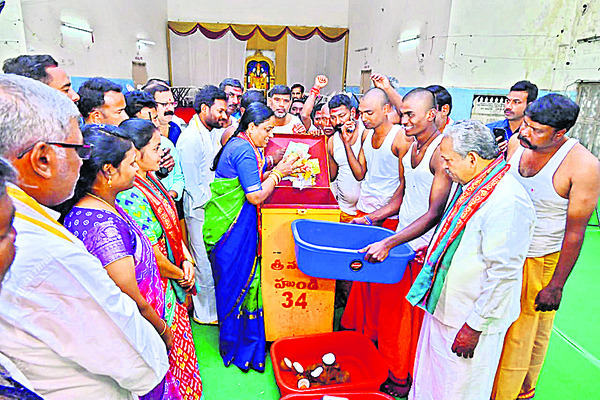 ఆదివాసీల సంస్కృతిని కాపాడడమే లక్ష్యం1