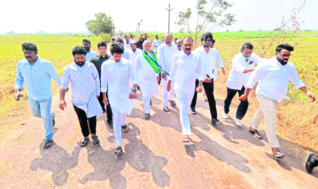 పోతిరెడ్డిపాడుకు జిల్లా నేతలు1