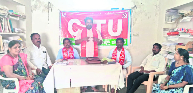 కేజీబీవీని  సందర్శించిన జీసీడీఓ 
2