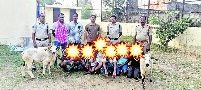 షార్ట్‌ సర్క్యూట్‌తో ఇల్లు దగ్ధం 
2