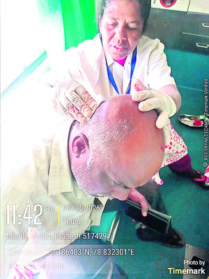 ఆటోను ఢీకొన్న కంటైనర్‌ 2