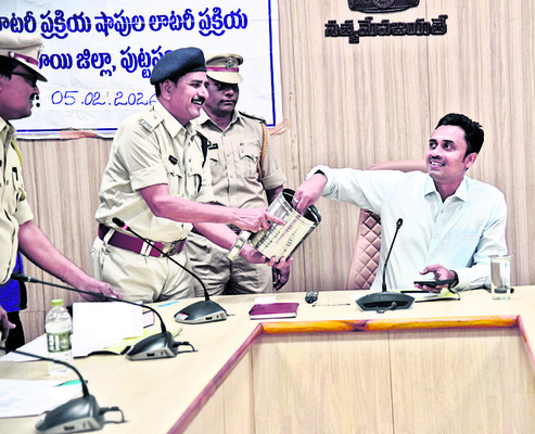 లాటరీ ద్వారా  మద్యం బార్ల ఎంపిక1