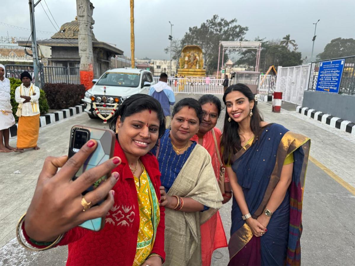 Actress Meenakshi Chaudhary Visited In Tirumala1
