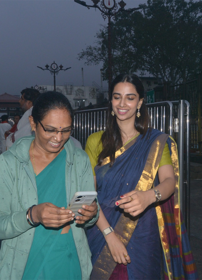 Actress Meenakshi Chaudhary Visited In Tirumala5