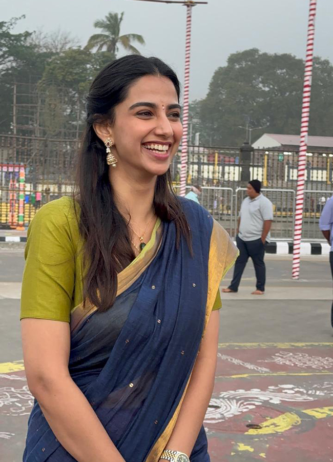 Actress Meenakshi Chaudhary Visited In Tirumala7
