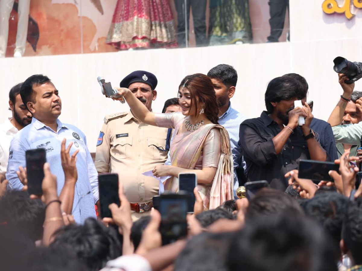 Actress Sreeleela creates a buzz at a shopping mall opening14