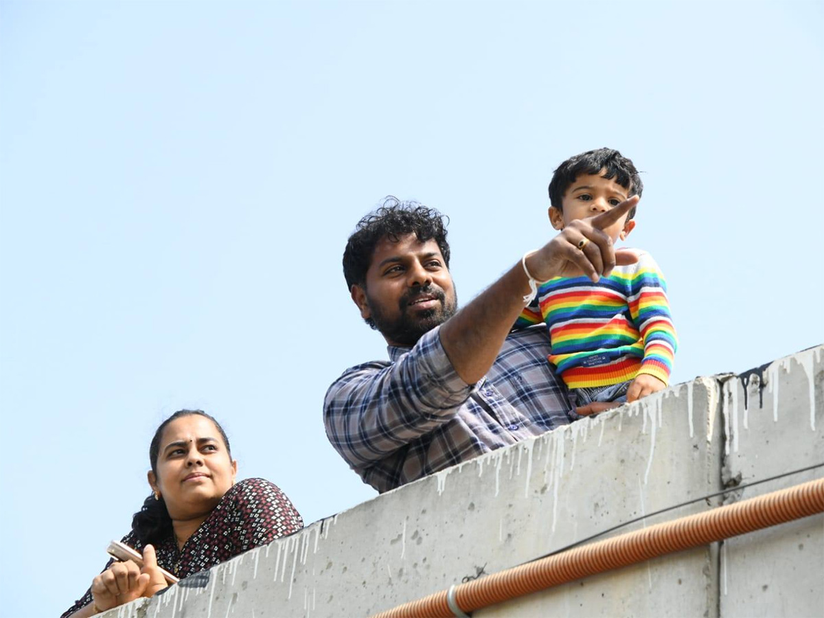 Huge Fans Following to YS Jagan at Ibrahimpatnam Tour13