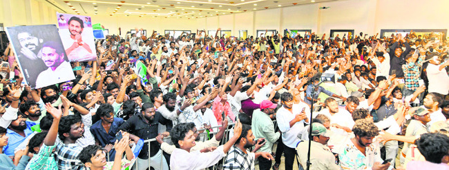 జననేతకు నీరాజనం 1