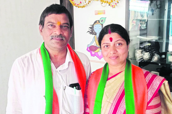 నాలుగు జంటలు.. ఎనిమిది వార్డులు 3