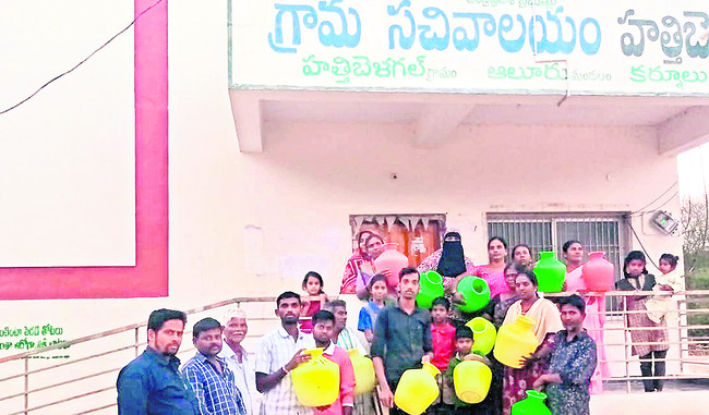 నీటి కోసం సచివాలయం ముట్టడి1