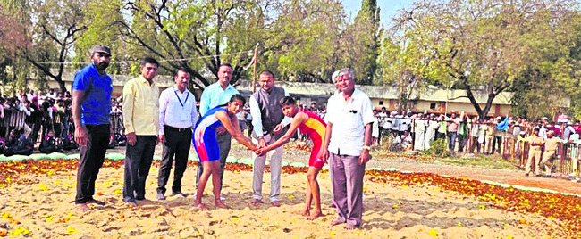 అలరించిన క్రీడా మేళా 
2