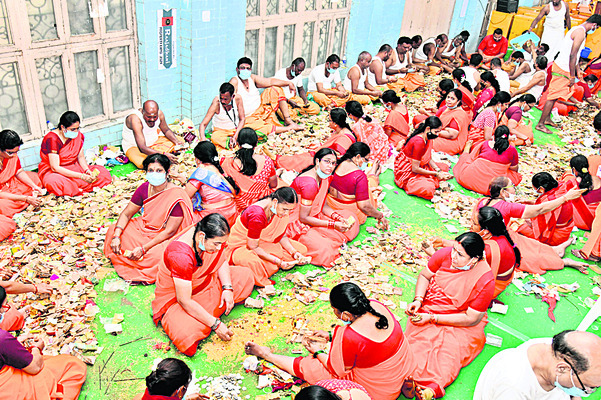 మేడారం రెండోరోజు ఆదాయం రూ.3,54,25,2001