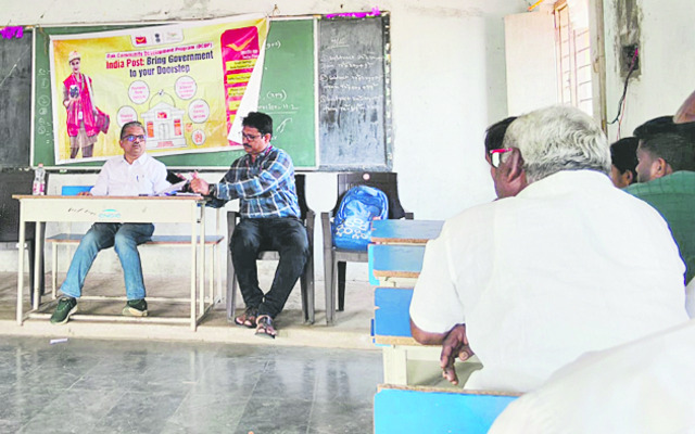 గాంధీ విగ్రహం ధ్వంసం చేసిన దుండగుల అరెస్టు 
1