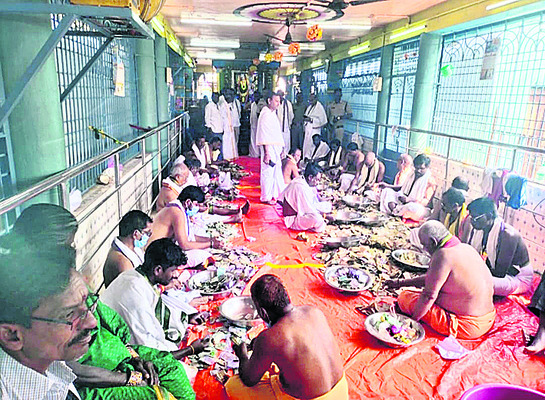 ఉగాదిలోపు గృహ నిర్మాణాలు పూర్తి చేయాలి 1