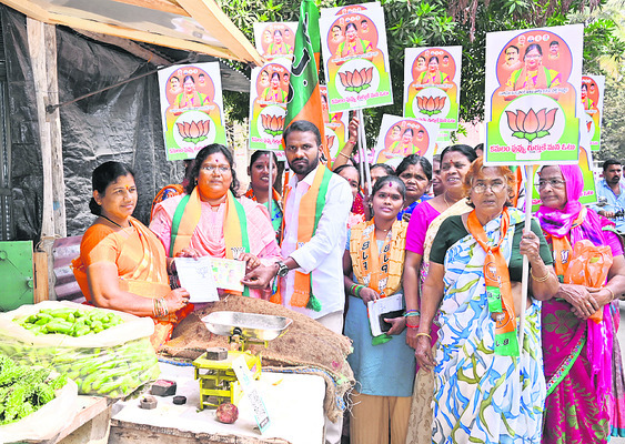 ప్రజాసేవకు అమర జవాన్‌ కూతురు
1