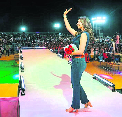 సిద్ధార్థలో మీనాక్షిచౌదరి సందడి 
1