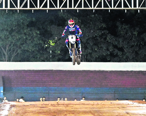 గాల్లో విన్యాసాలు1