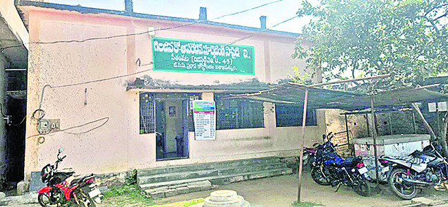 కొనుగోళ్లు గోరంత ! 2