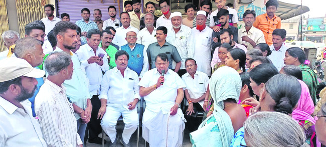 పోస్టల్‌ బ్యాలెట్‌ సెంటర్‌ తనిఖీ 
1