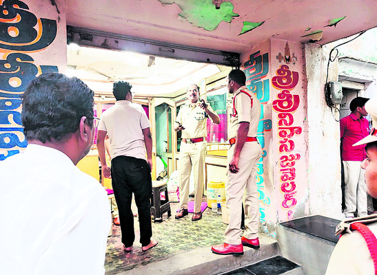 రైస్‌మిల్‌లో కొండ చిలువలు 1