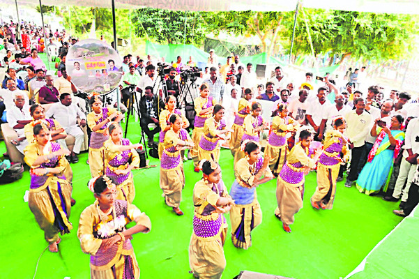 ప్రైవేట్‌ భాగస్వామ్యంతో 1