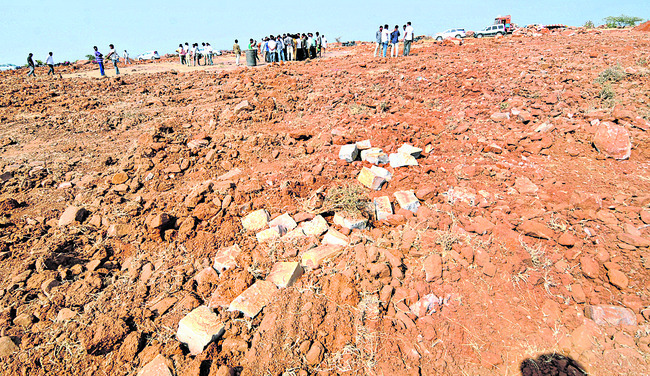 టీడీపీ నేతల కనుసన్నల్లో మట్టి మాఫియా2