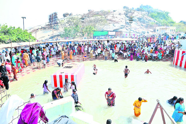 మన్యంకొండ.. భక్తజన సంద్రం 1