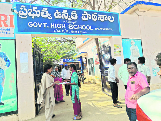 సరైన సమయానికి టీకాలు ఇవ్వాలి 
1