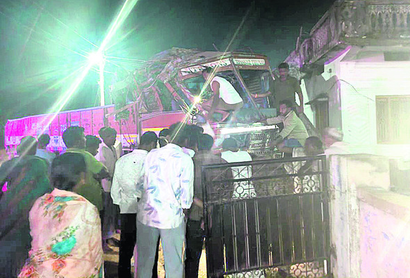 62 కిలోల గంజాయి దహనం
1