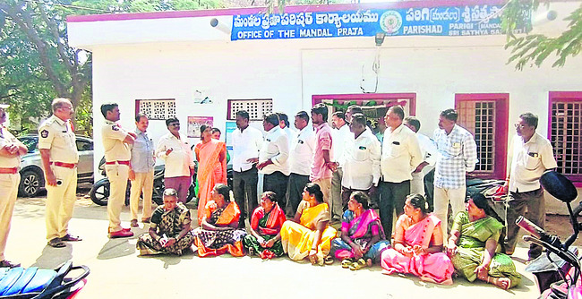 ఫైవ్‌మెన్‌ కమిటీ పెత్తనమేంటి? 1