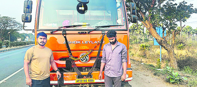 రేషన్‌ బియ్యం స్వాధీనం 1