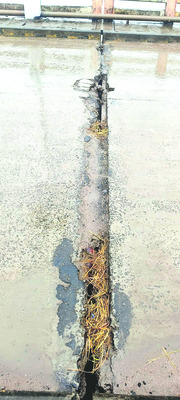 పి.గన్నవరం కొత్త అక్విడెక్టుపై రాకపోకలు బంద్‌1