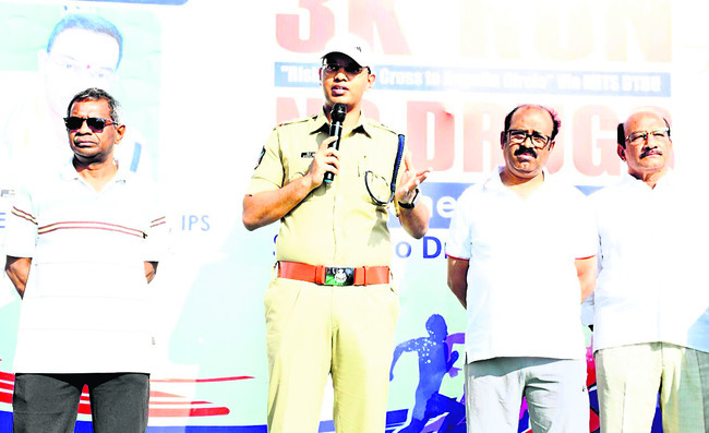 డ్రగ్స్‌ వద్దు.. భవిష్యత్తు ముద్దు  1