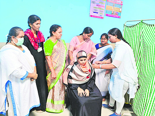 లక్ష్యానికి అనుగుణంగా పన్ను వసూళ్లు 1