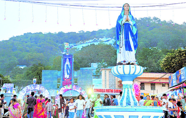 గుణదల క్షేత్రానికి ఆధ్యాత్మిక శోభ1