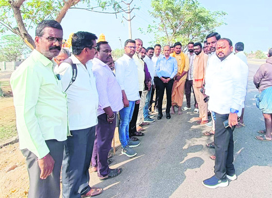 భీమన్నకు పట్టువస్త్రాలు
1