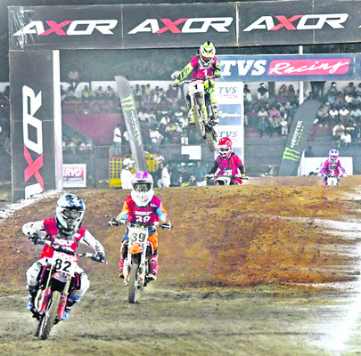 దుమ్మురేపిన రైడర్లు 1