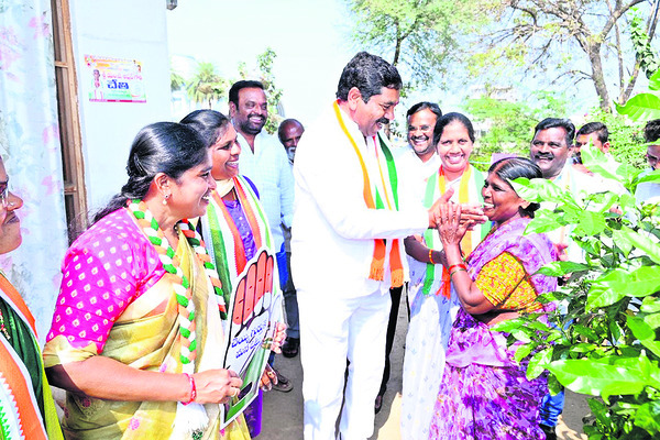 ● అక్కా.. అభయహస్తం ఇవ్వు..1