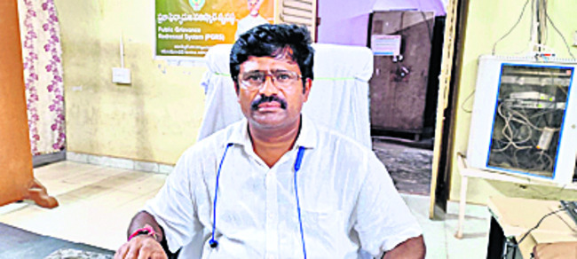 కోళ్ల వ్యర్థాలతో కొందరు చేస్తున్న అక్రమ వ్యాపారం ప్రజల 1