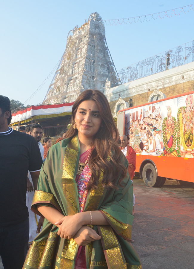 Actress Nidhhi Agerwal Visits Tirumala Tirupati2