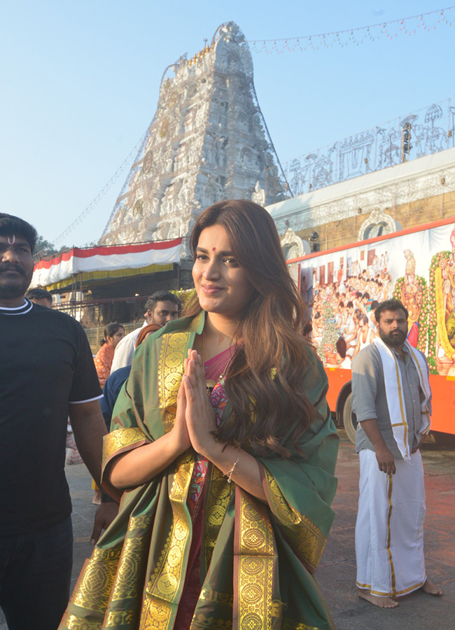 Actress Nidhhi Agerwal Visits Tirumala Tirupati8